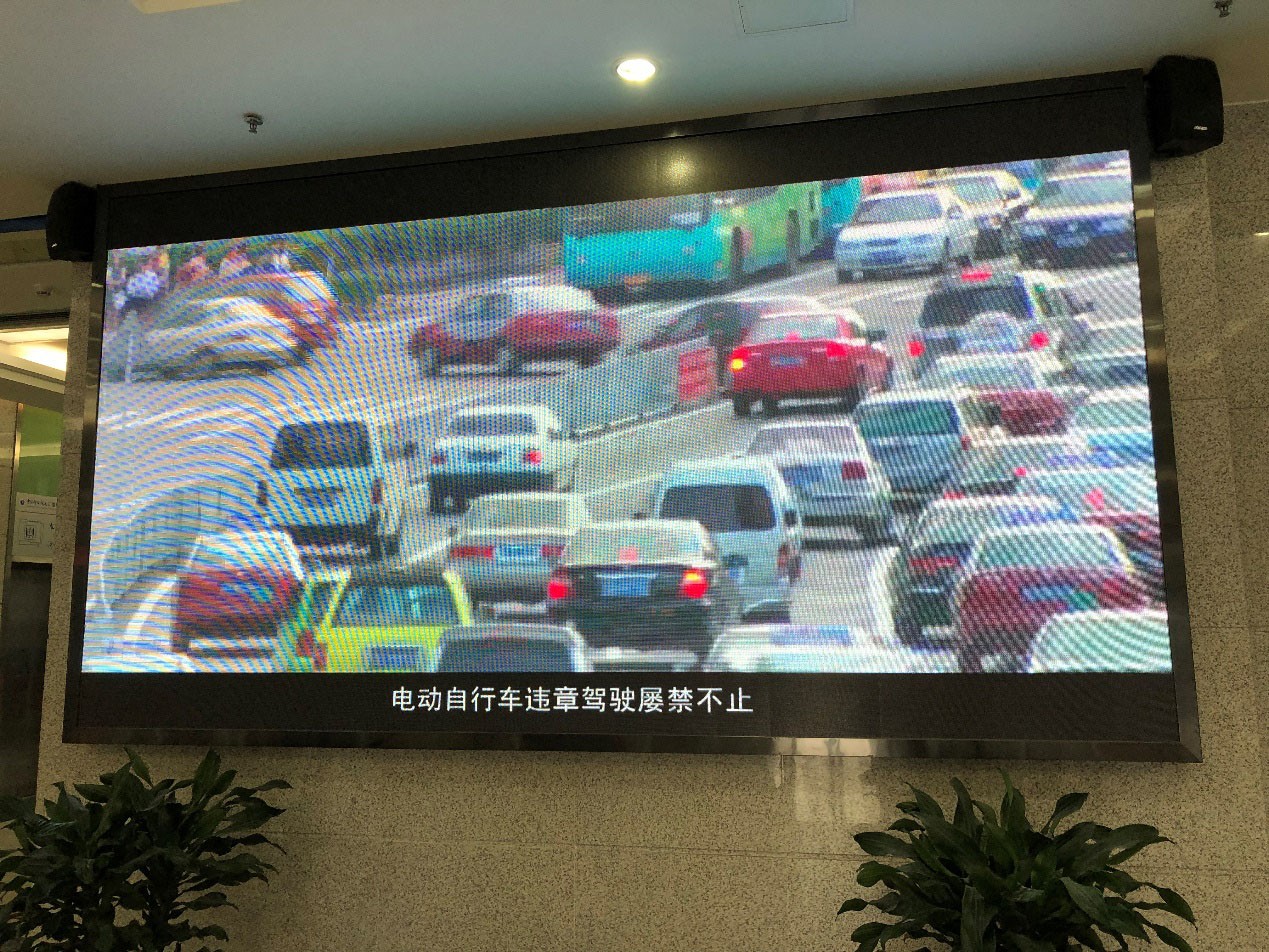 在两院区公共视频宣传栏循环播放“戴头盔保安全”宣传短片(小版本).jpg 在两院区公共视频宣传栏循环播放“戴头盔保安全”宣传短片(小版本).jpg