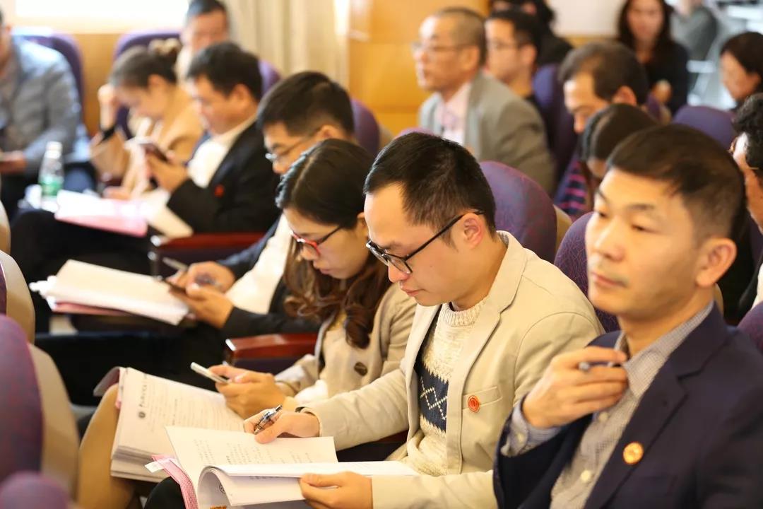 分组讨论.jpg 分组讨论.jpg