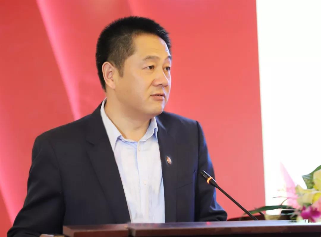 院长徐志明作汇报.jpg 院长徐志明作汇报.jpg