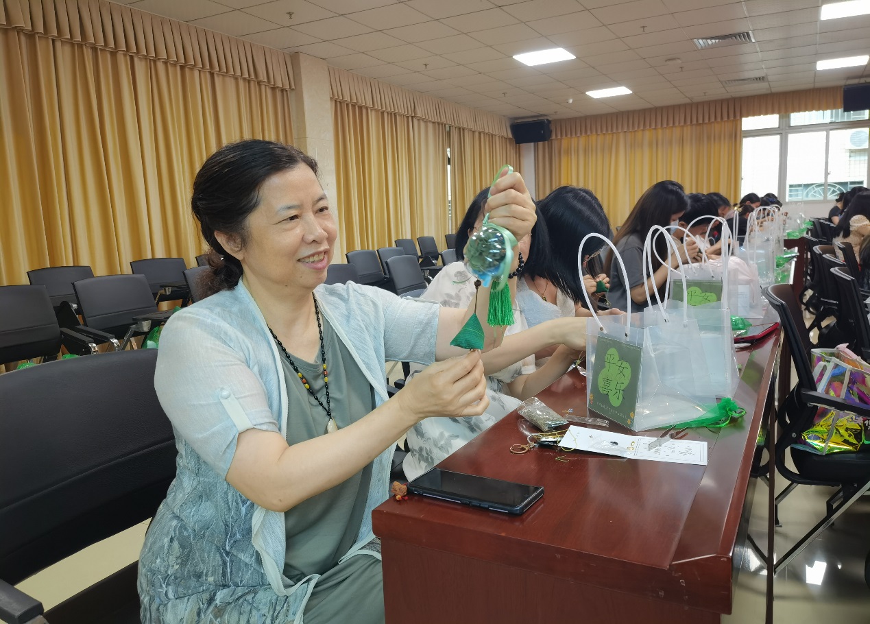 C:\Users\ADMINI~1\AppData\Local\Temp\WeChat Files\b349245a2ae47b28bdafa2f1f295b18.jpg